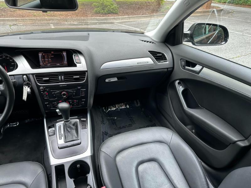 Audi A4 2.0T Sedan quattro Tiptronic 2012
