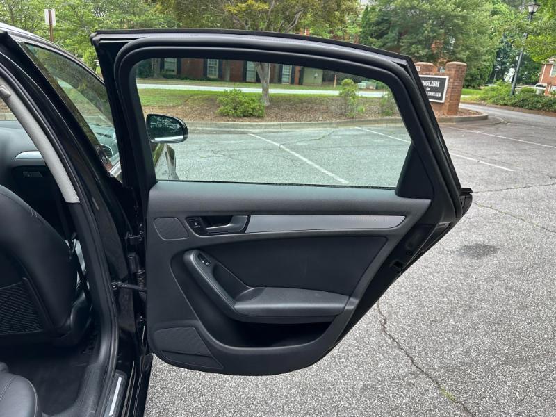 Audi A4 2.0T Sedan quattro Tiptronic 2012