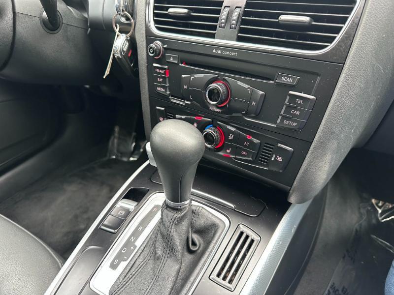 Audi A4 2.0T Sedan quattro Tiptronic 2012