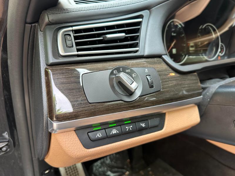 BMW 7-Series 750Li 2014