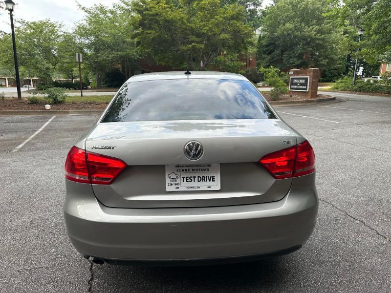 Volkswagen Passat 1.8T Wolfsburg AT 2014