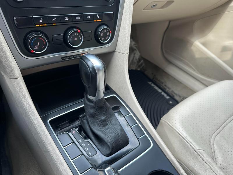 Volkswagen Passat 1.8T Wolfsburg AT 2014