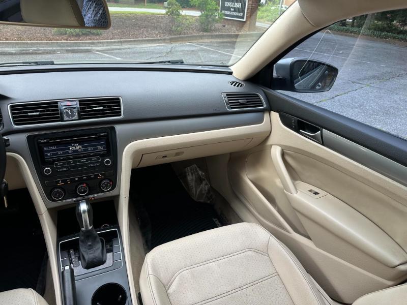 Volkswagen Passat 1.8T Wolfsburg AT 2014