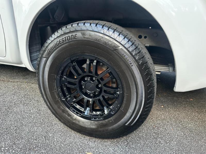 Nissan Frontier SV Crew Cab 2WD 2012