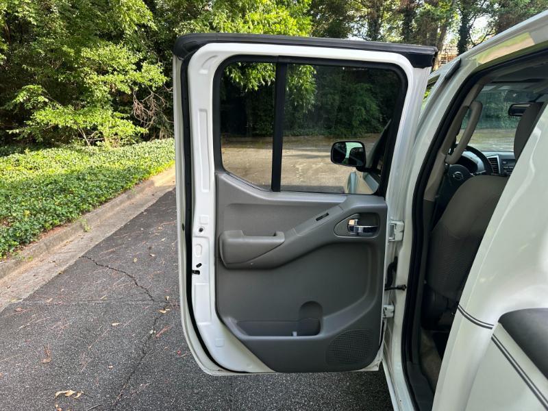 Nissan Frontier SV Crew Cab 2WD 2012