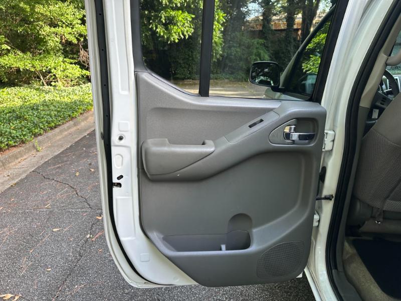 Nissan Frontier SV Crew Cab 2WD 2012