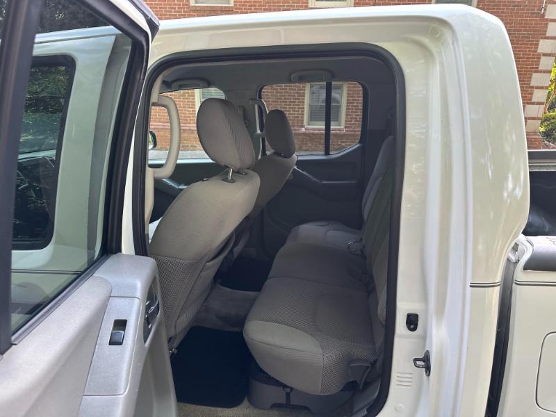 Nissan Frontier SV Crew Cab 2WD 2012