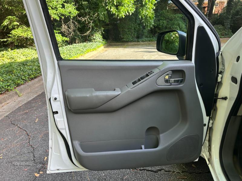 Nissan Frontier SV Crew Cab 2WD 2012