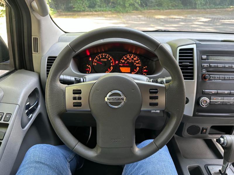 Nissan Frontier SV Crew Cab 2WD 2012