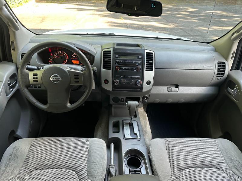 Nissan Frontier SV Crew Cab 2WD 2012