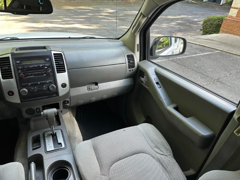 Nissan Frontier SV Crew Cab 2WD 2012