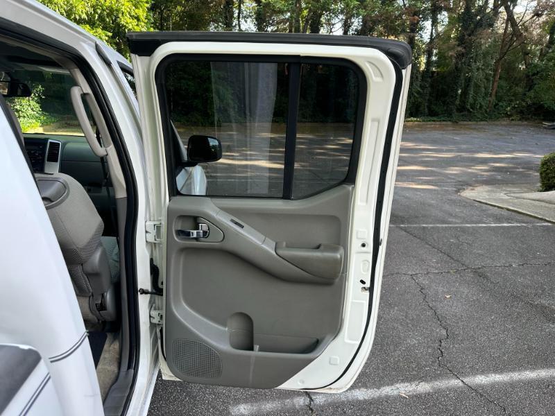 Nissan Frontier SV Crew Cab 2WD 2012