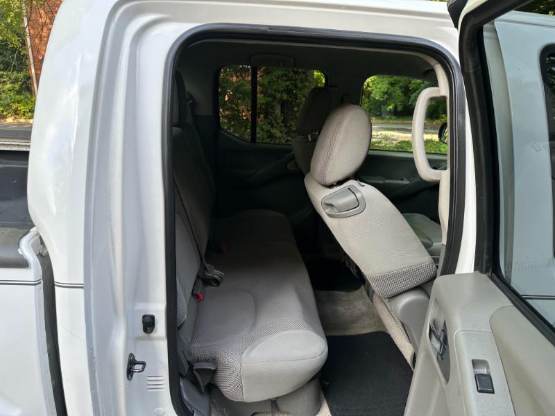 Nissan Frontier SV Crew Cab 2WD 2012