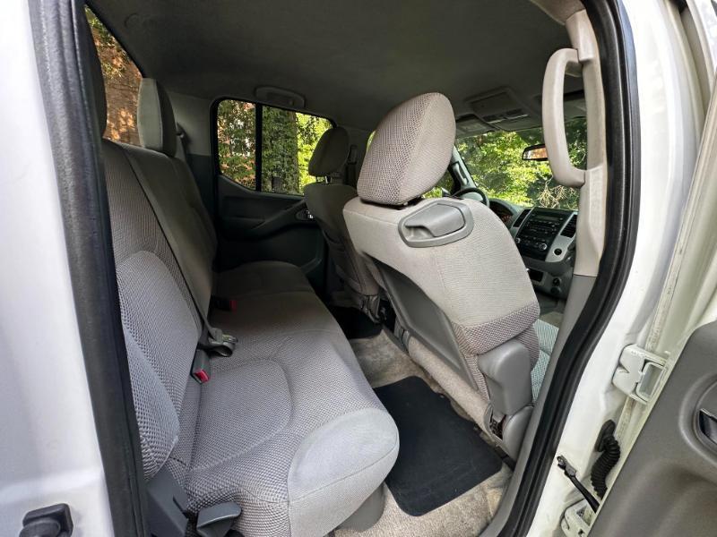 Nissan Frontier SV Crew Cab 2WD 2012