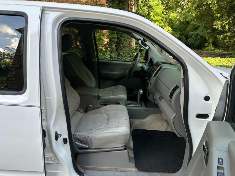 Nissan Frontier SV Crew Cab 2WD 2012