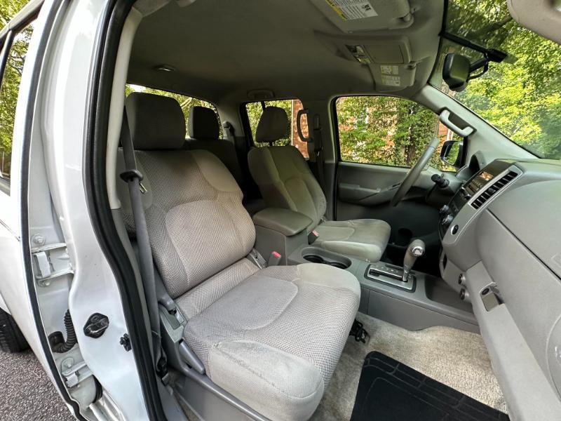 Nissan Frontier SV Crew Cab 2WD 2012