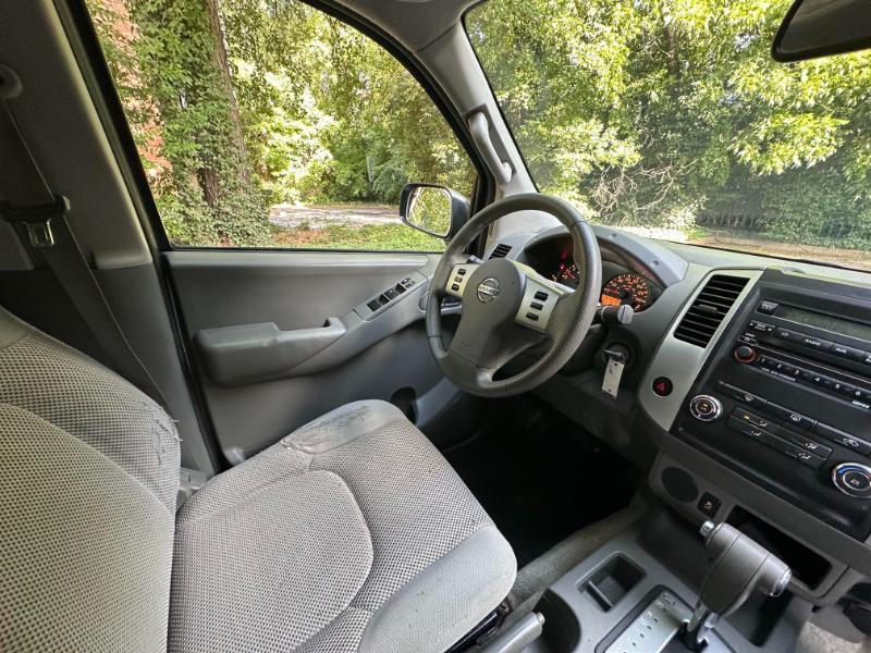 Nissan Frontier SV Crew Cab 2WD 2012