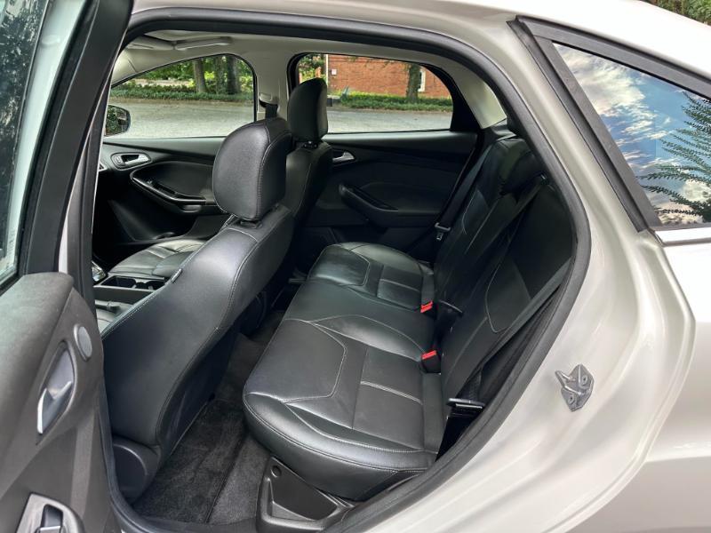 Ford Focus Titanium Sedan 2017
