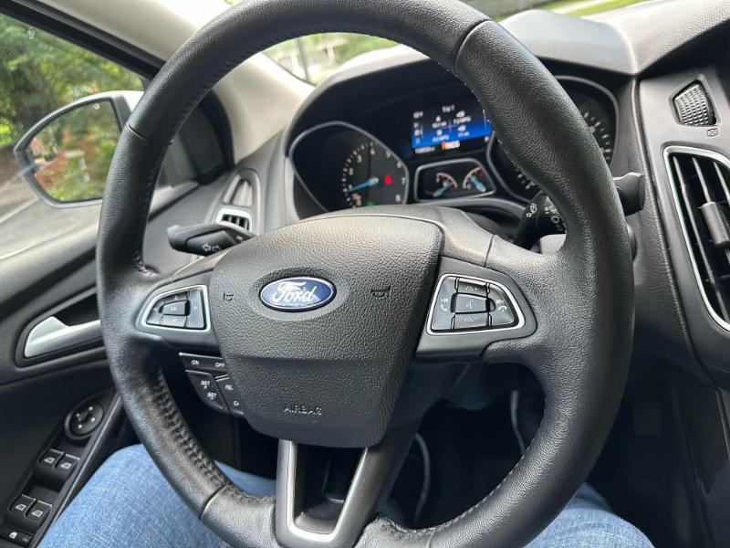 Ford Focus Titanium Sedan 2017