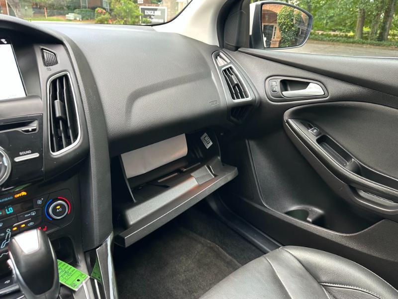 Ford Focus Titanium Sedan 2017