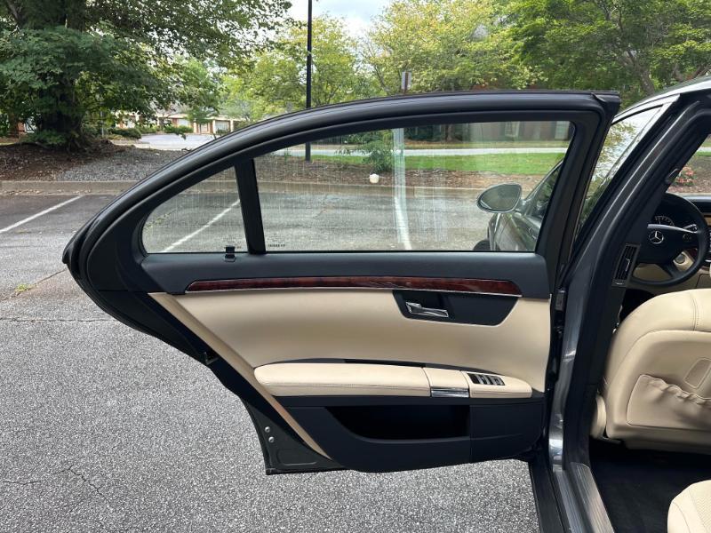 Mercedes-Benz S-Class S550 4MATIC 2007