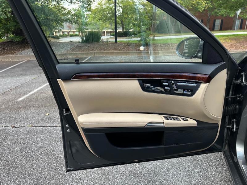 Mercedes-Benz S-Class S550 4MATIC 2007