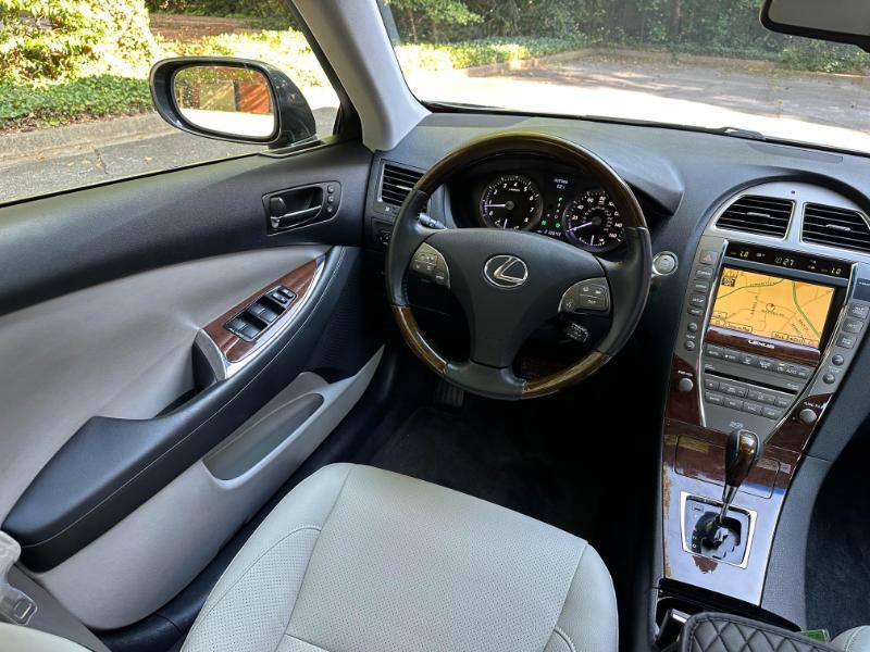 Lexus ES 350 Sedan 2011