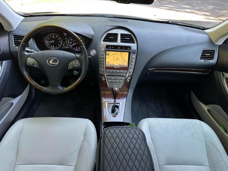 Lexus ES 350 Sedan 2011