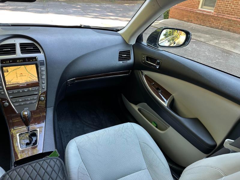Lexus ES 350 Sedan 2011