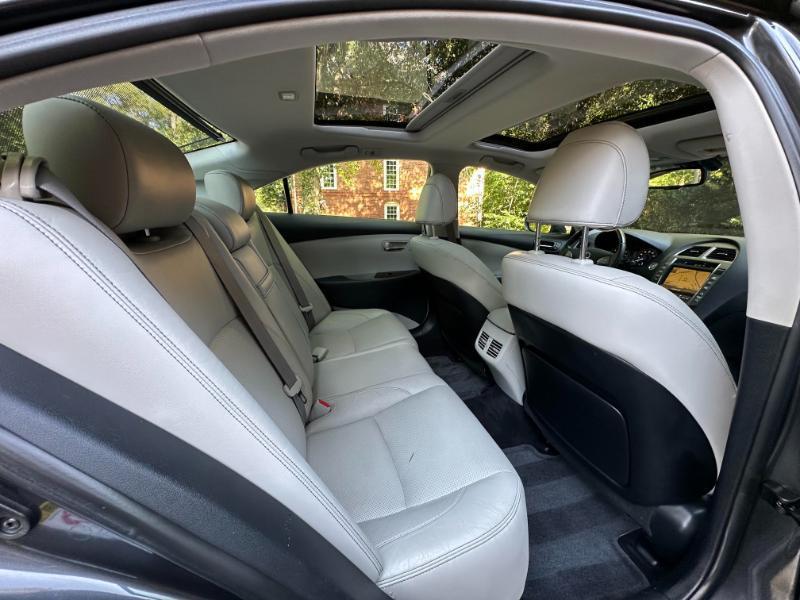 Lexus ES 350 Sedan 2011