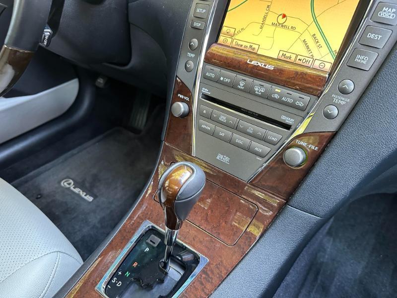 Lexus ES 350 Sedan 2011