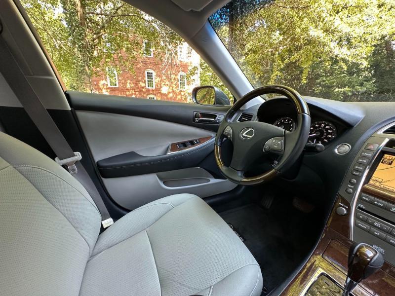 Lexus ES 350 Sedan 2011