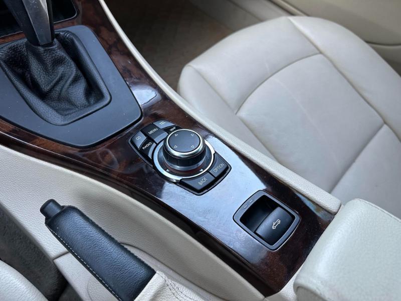BMW 3-Series 328i Convertible 2011