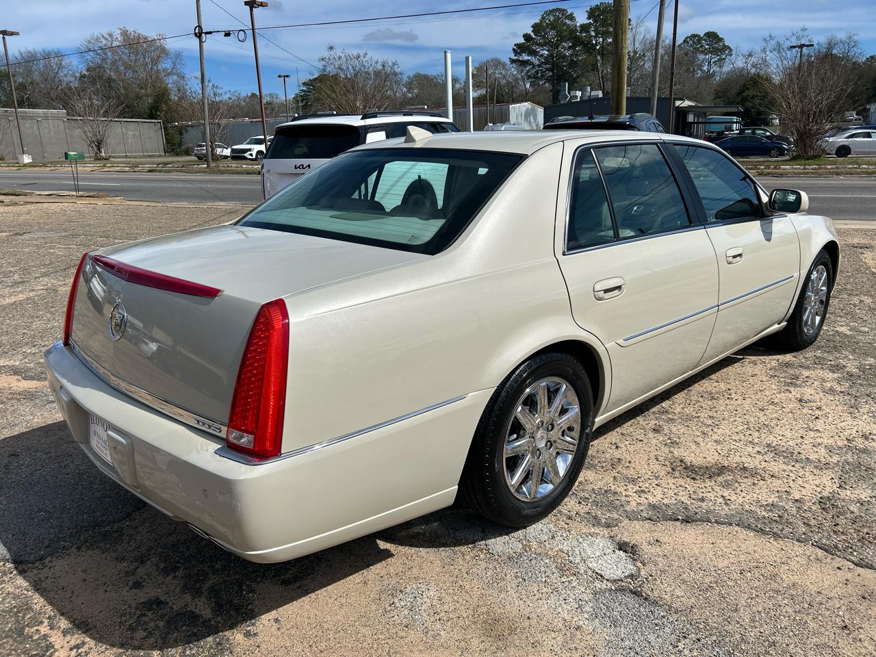 Cadillac DTS  2010