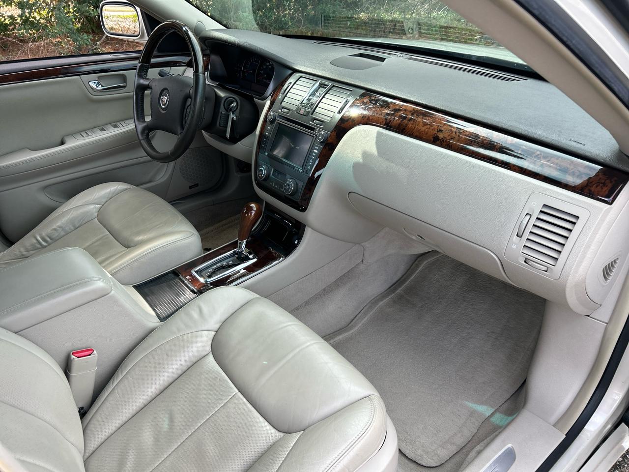 Cadillac DTS  2010