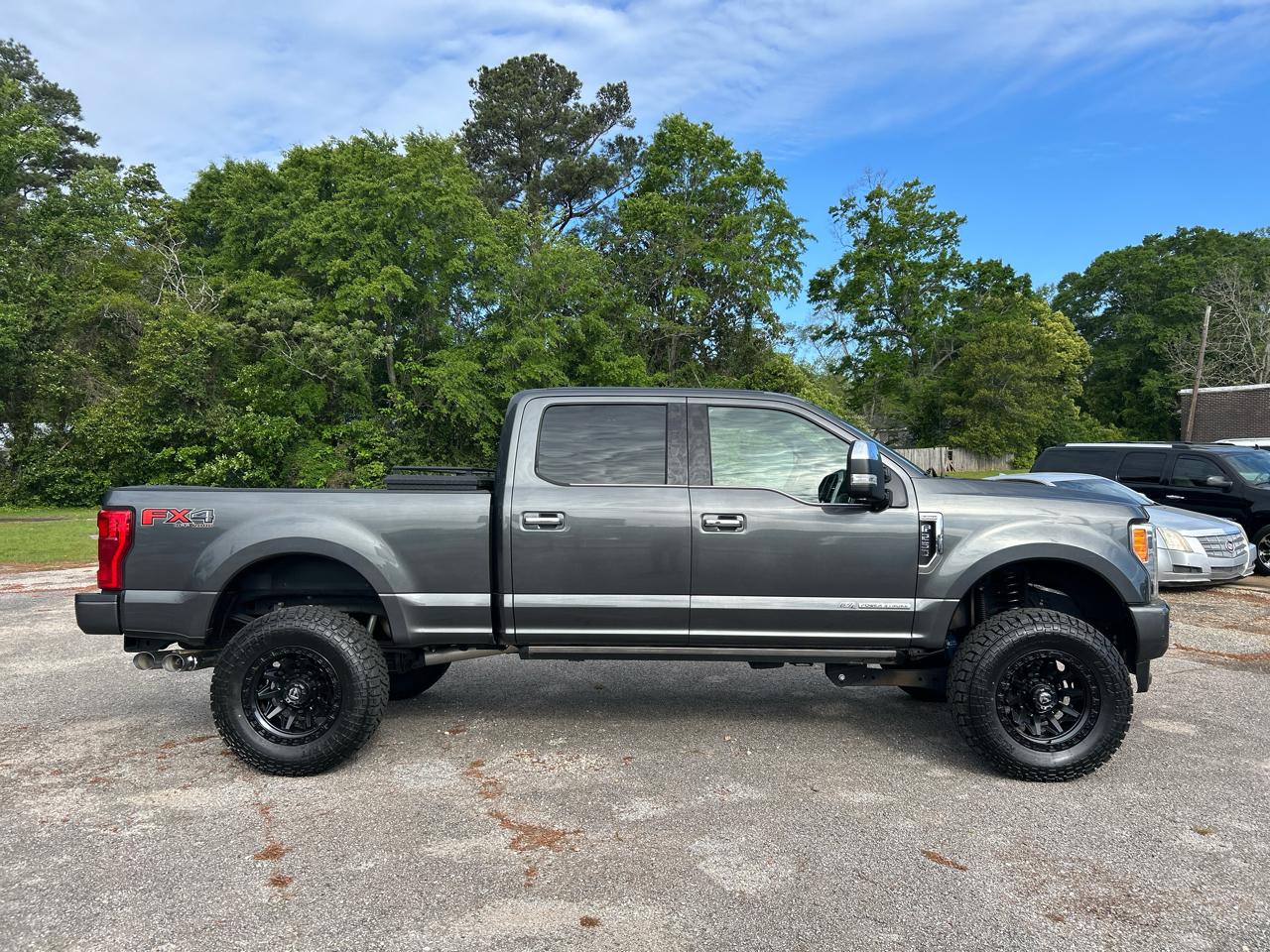 Ford F-250 SD Platinum Crew Cab Long Bed 4WD 2017