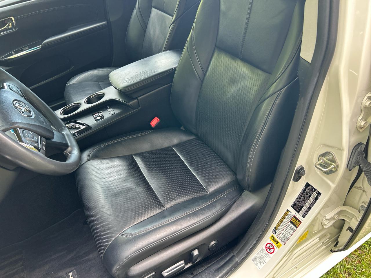 Toyota Avalon Hybrid  2014