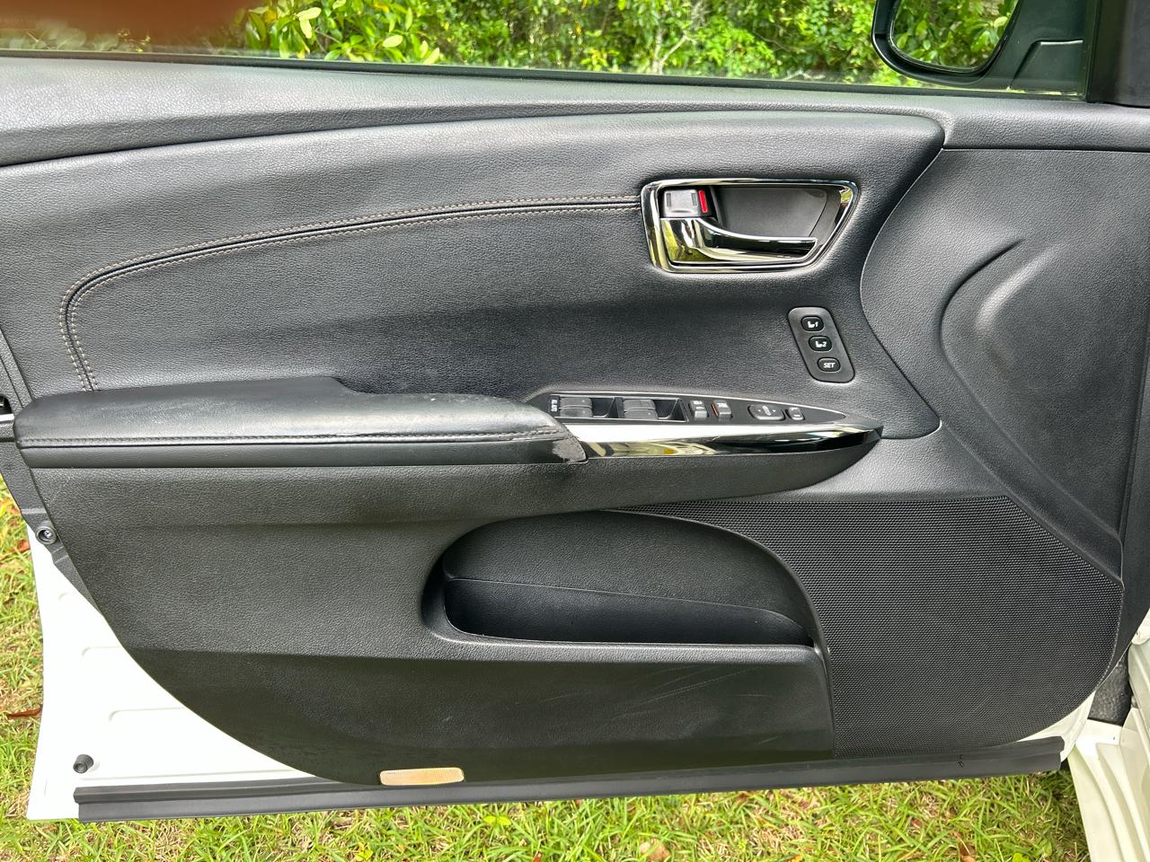 Toyota Avalon Hybrid  2014