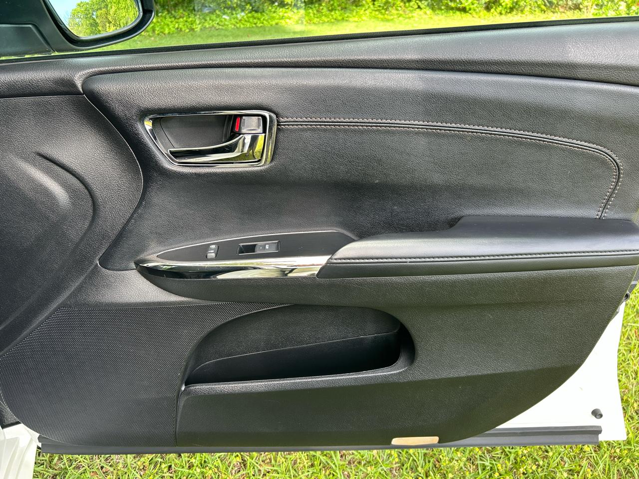 Toyota Avalon Hybrid  2014