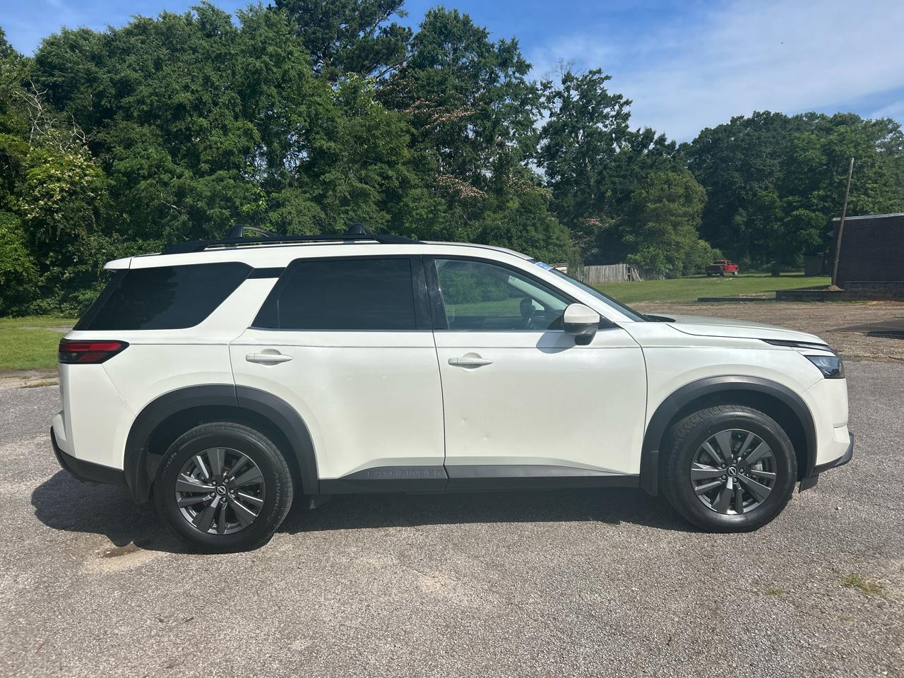 Nissan Pathfinder SV 2023