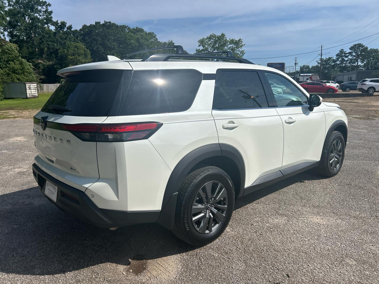Nissan Pathfinder SV 2023