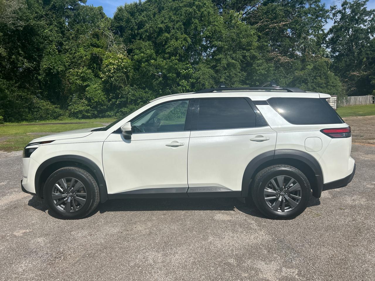 Nissan Pathfinder SV 2023