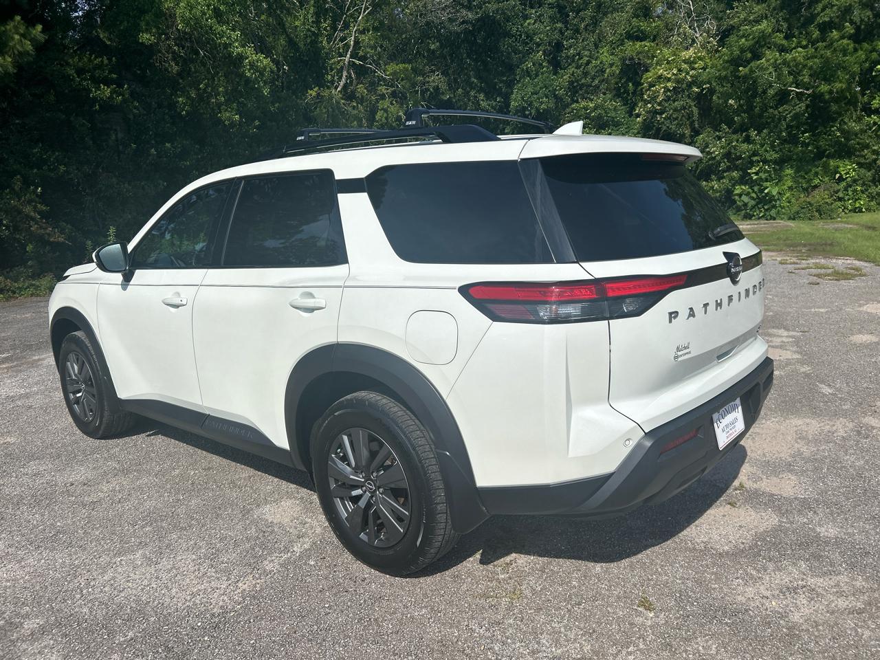 Nissan Pathfinder SV 2023