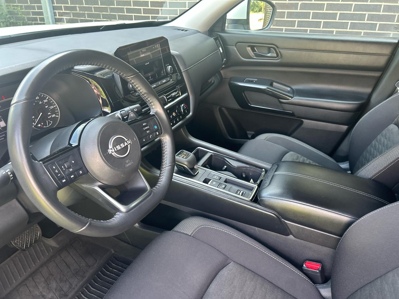 Nissan Pathfinder SV 2023