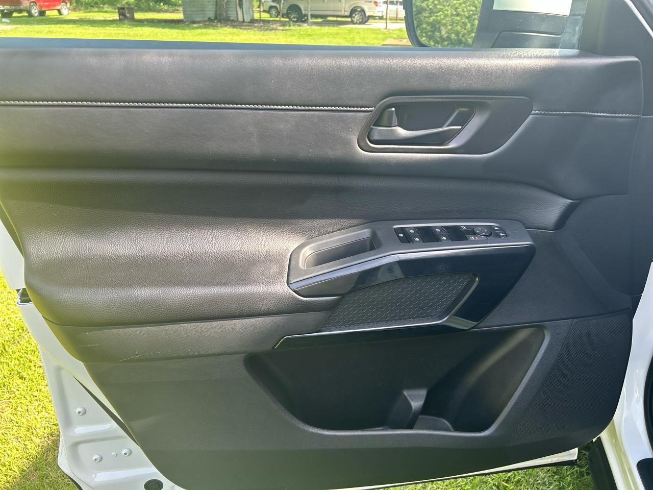 Nissan Pathfinder SV 2023