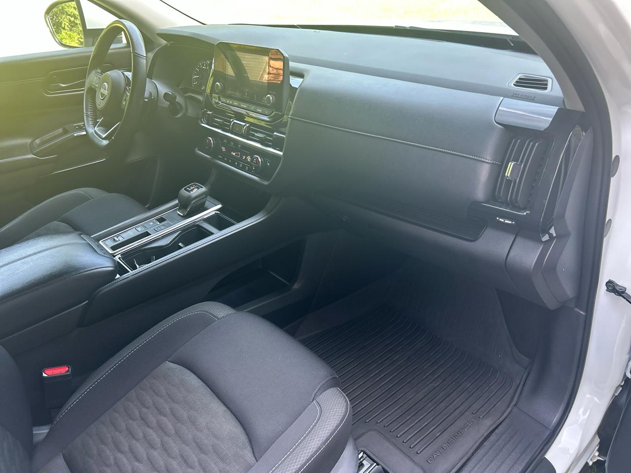Nissan Pathfinder SV 2023