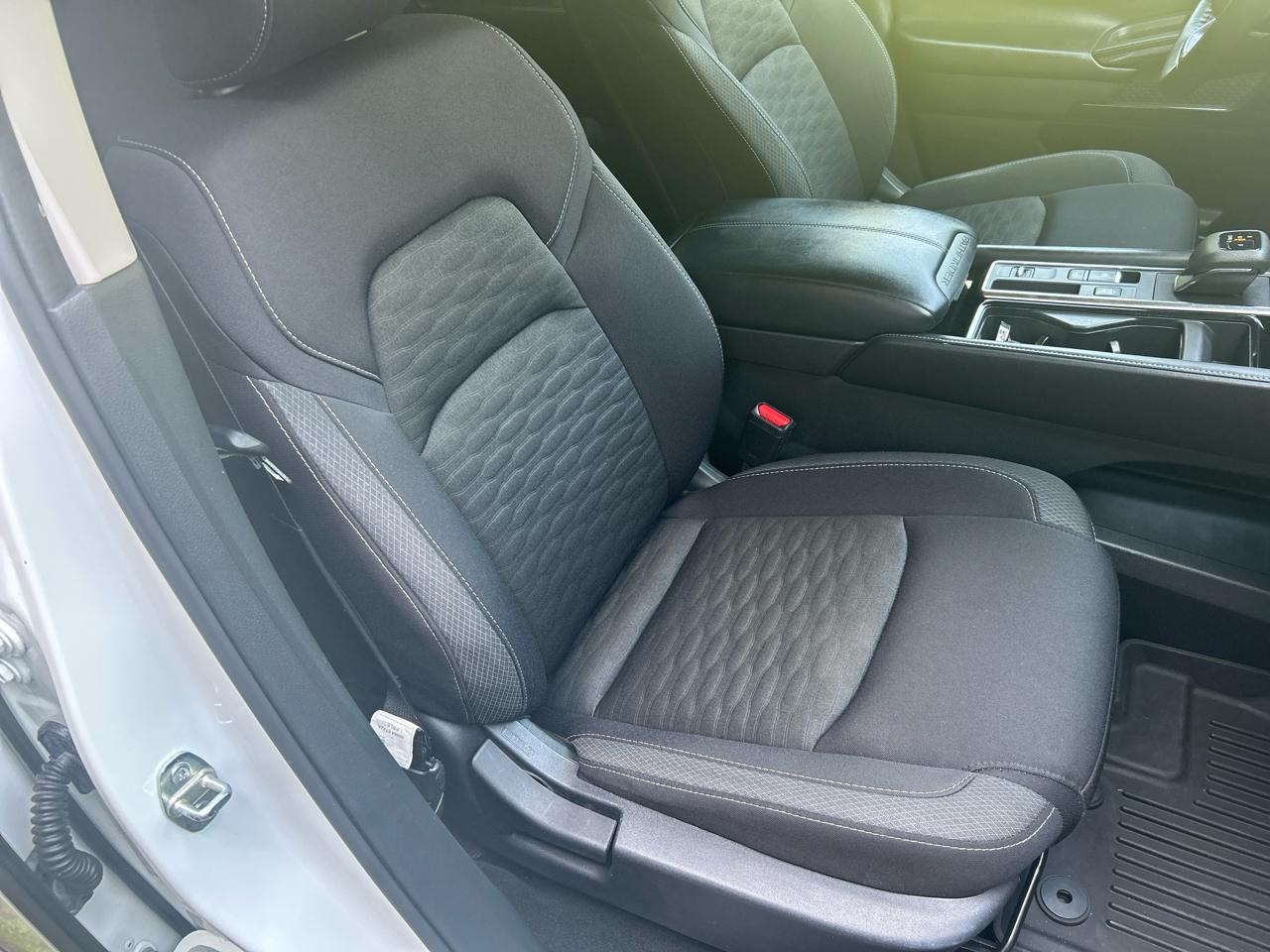Nissan Pathfinder SV 2023