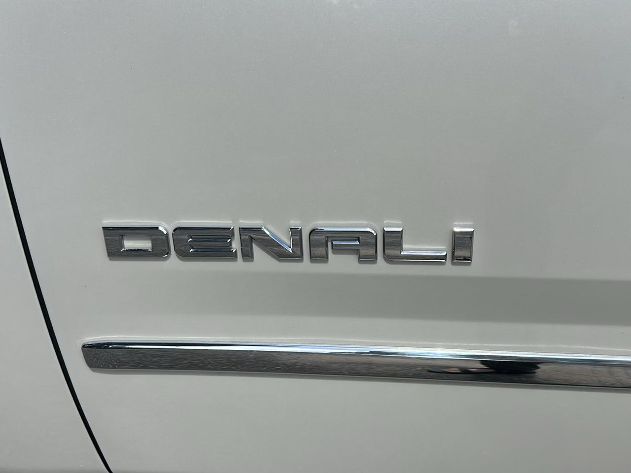 GMC Yukon Denali  2015
