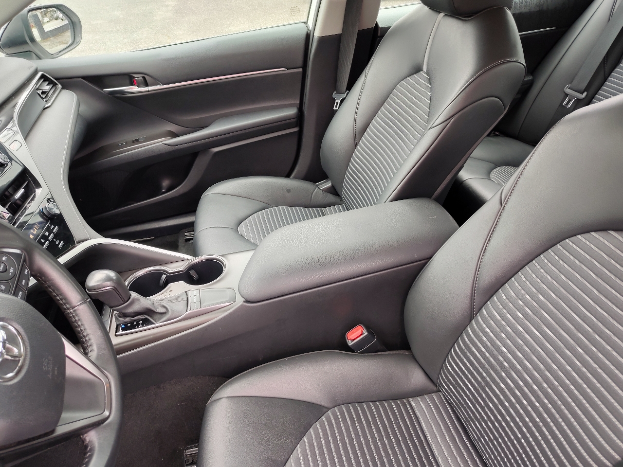 Toyota Camry SE 2024