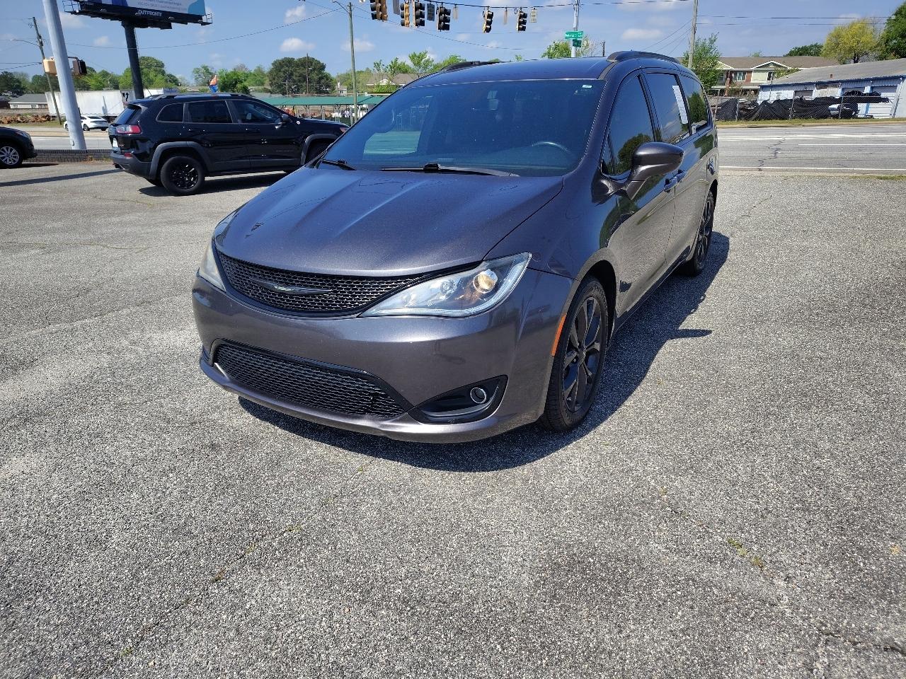Chrysler Pacifica Touring-L Plus 2020